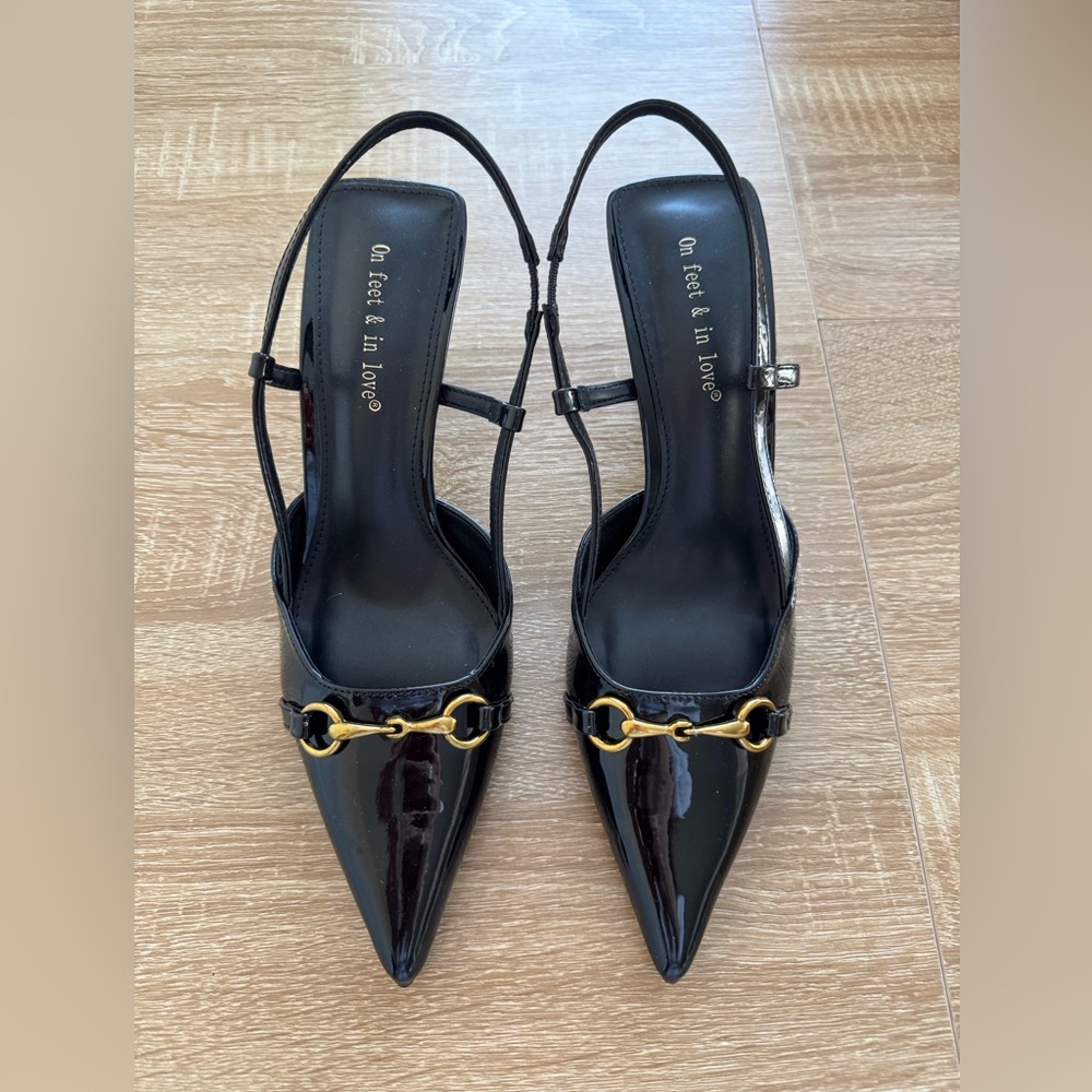 Black kitten heels